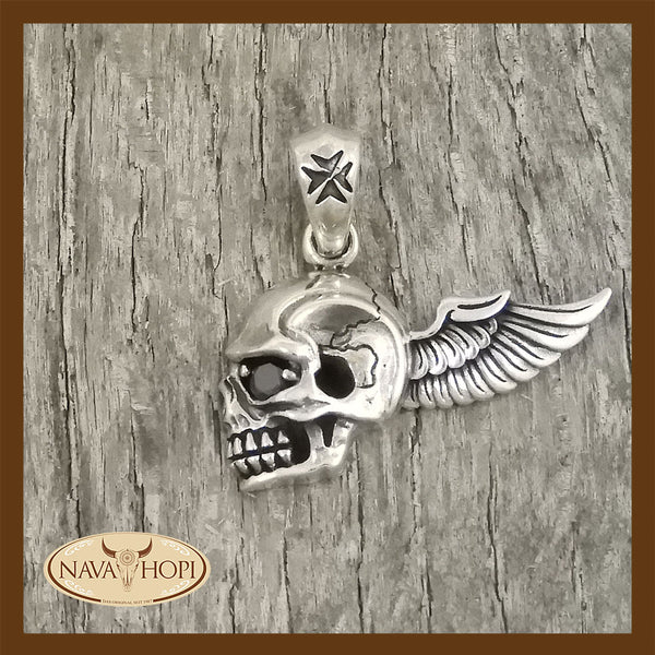 Anhänger Skull mit Flügel